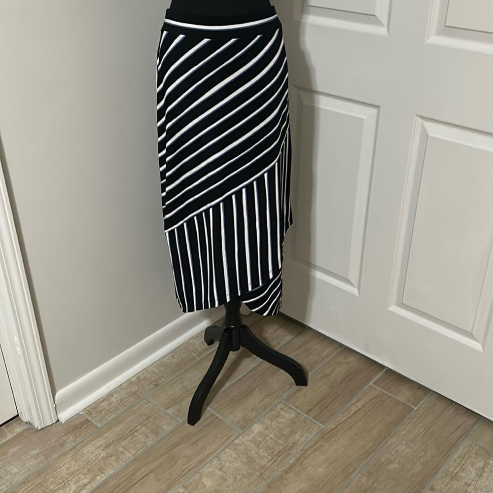 NWOT Chico’s Size 2P (LP) Black and White Striped Women's Skirt